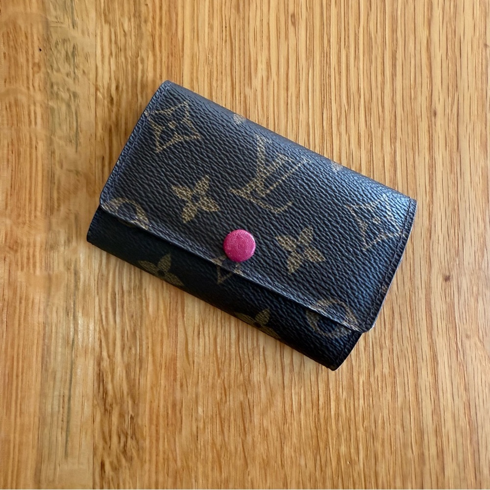 Authentic Louis Vuitton 6-key holder, magenta leather